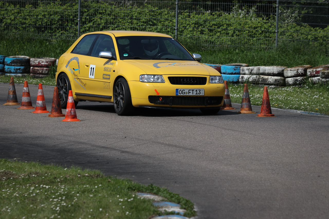 Fahrzeug beim Clubsport Slalom